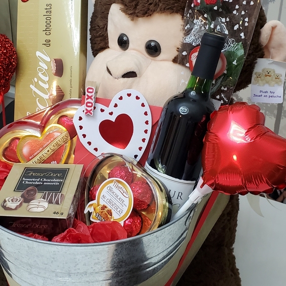 Giant Monkey with giant hug - Picture 3 of 7